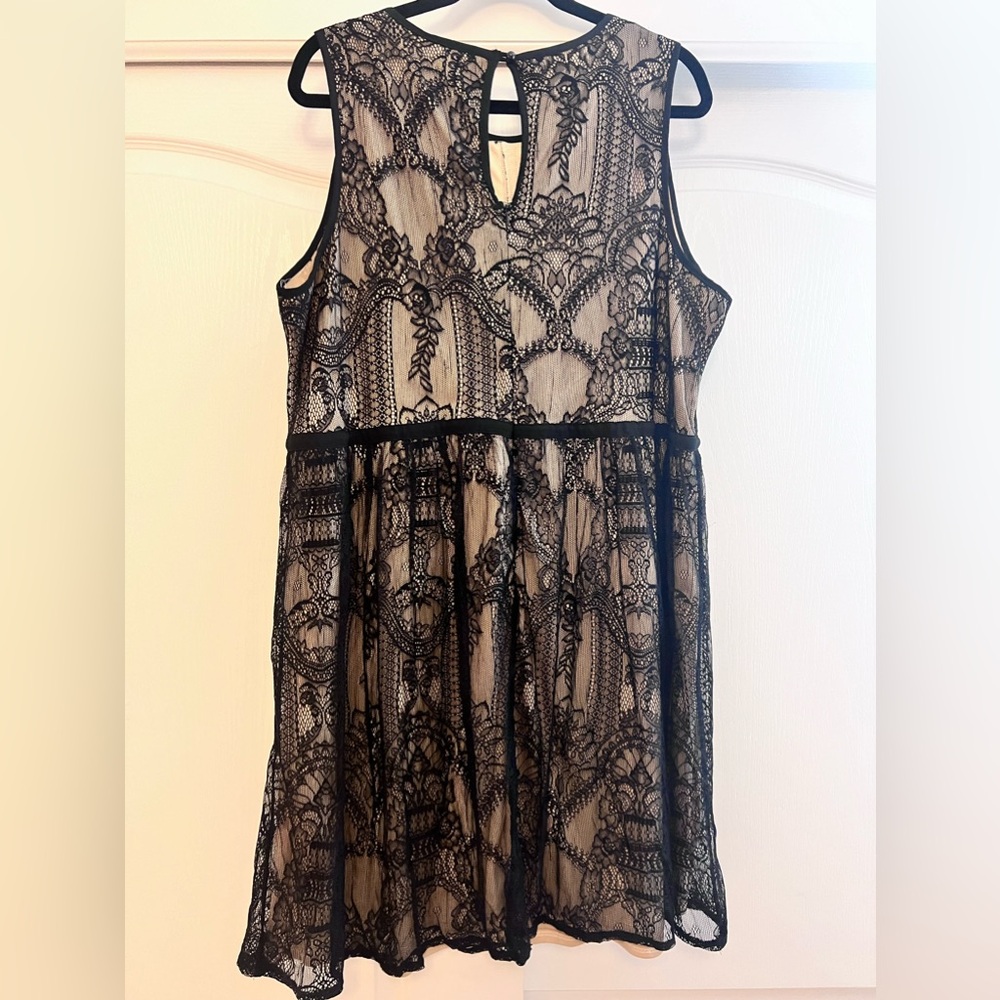 Maurice’s Beautiful Lace Keyhole Dress - Picture 8 of 11